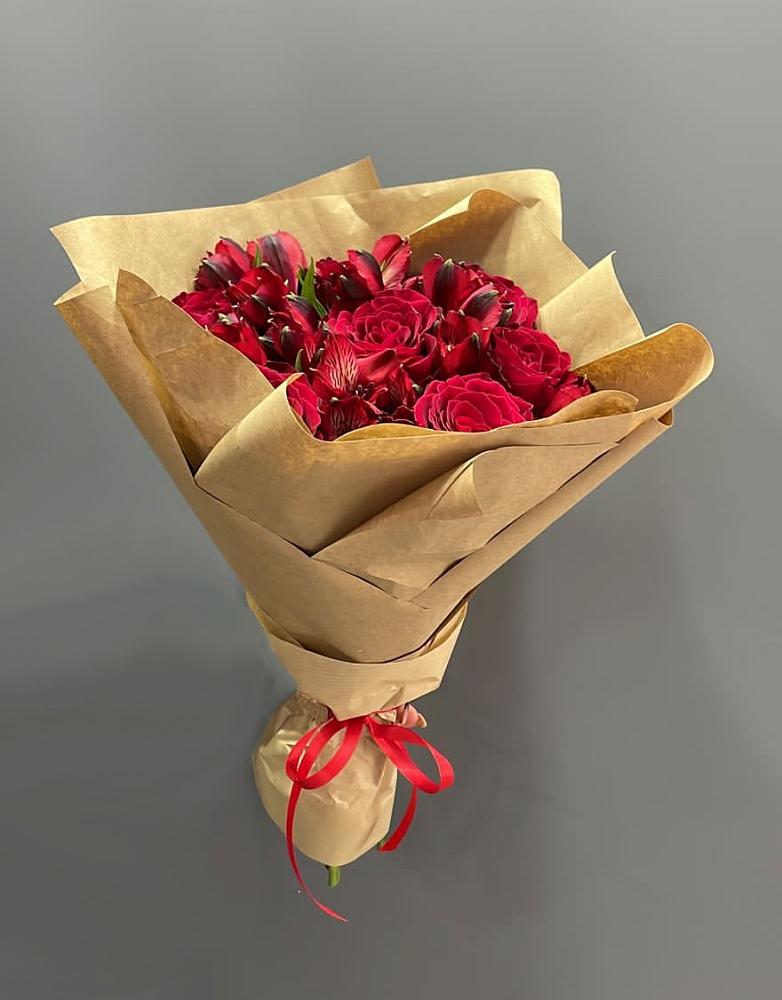 Букет цветов из: Альстромерии и Розы в Новоукраинском