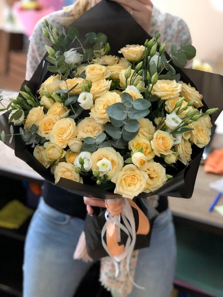 Букет цветов из: Розы и Лизиантусы в Новоукраинском