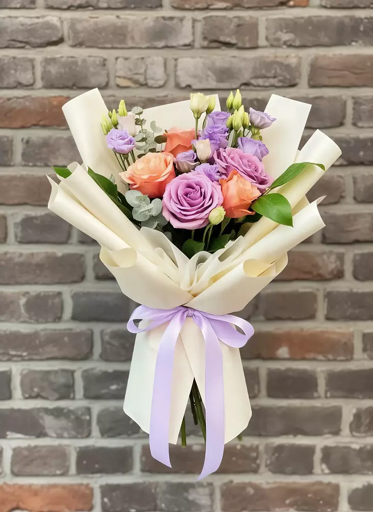 Букет цветов из: Лизиантусы и Розы в Новоукраинском