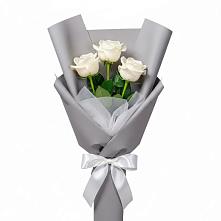 Букет 3 белые розы в Новоукраинском