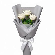 Букет 3 белые розы в Новоукраинском