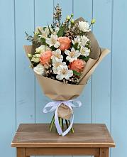 Букет цветов из:  Альстромерии, Лизиантусы, Розы и Хризантемы в Новоукраинском