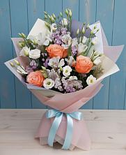 Букет цветов из:  Лизиантусы, Розы, Альстромерии и Гипсофила в Новоукраинском