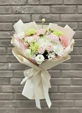 Букет цветов из:  Гвоздики, Розы, Лизиантусы и Хризантемы в Новоукраинском
