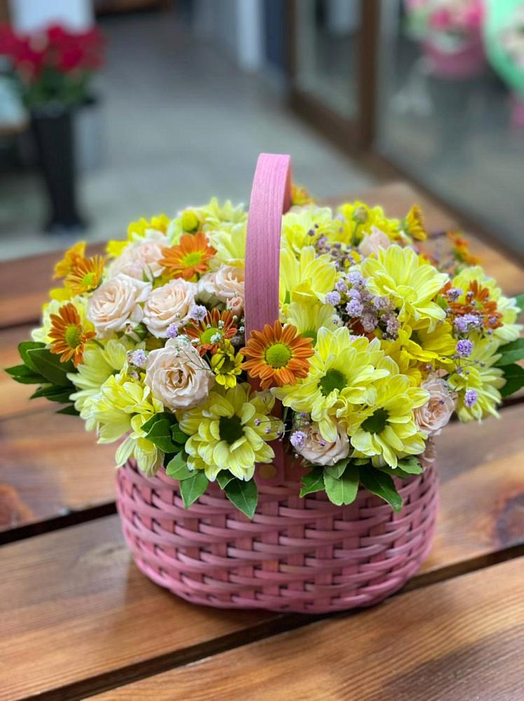 Цветочная композиция из Хризантемы и Розы в корзине в Новоукраинском