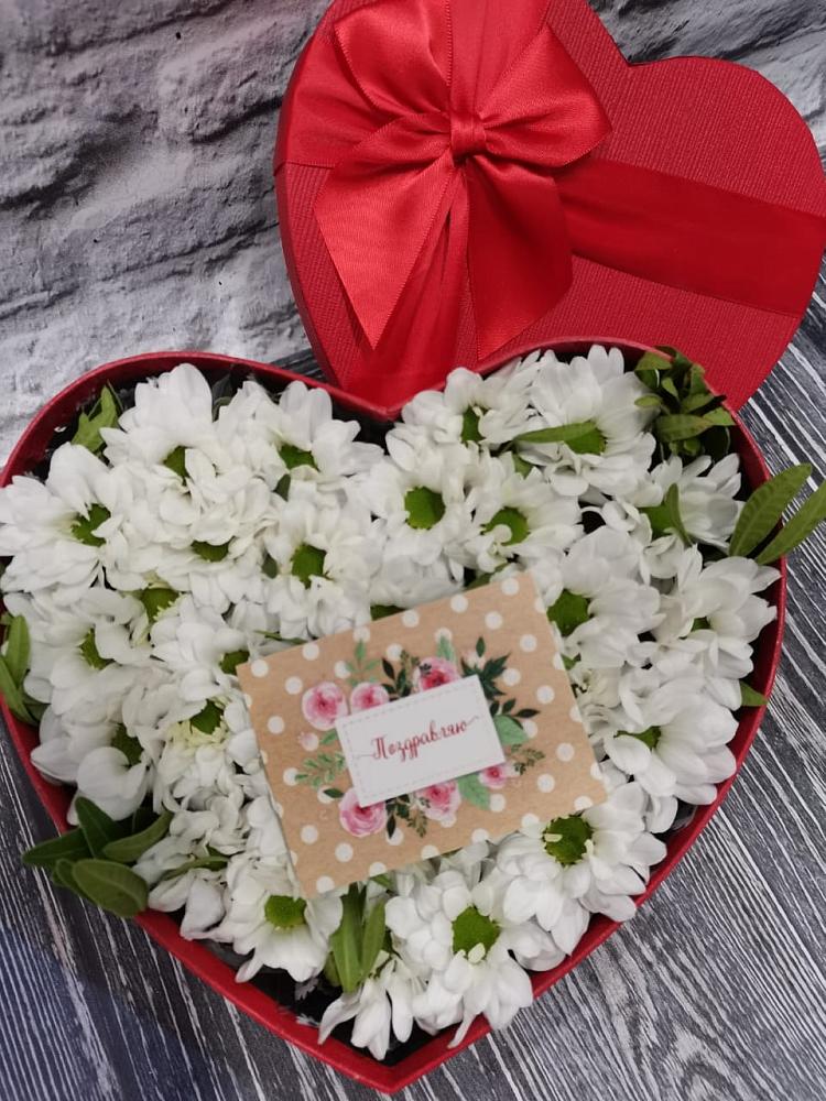 Цветочная композиция из Хризантемы в виде сердца в Новоукраинском