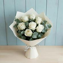 Букет Белые розы в Эвкалипте в Новоукраинском