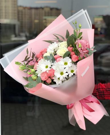 Букет цветов из: Розы, Лизиантусы и Хризантемы в Новоукраинском