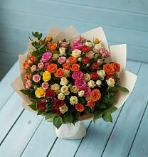 Букет Микс из разноцветных кустовых роз в Новоукраинском