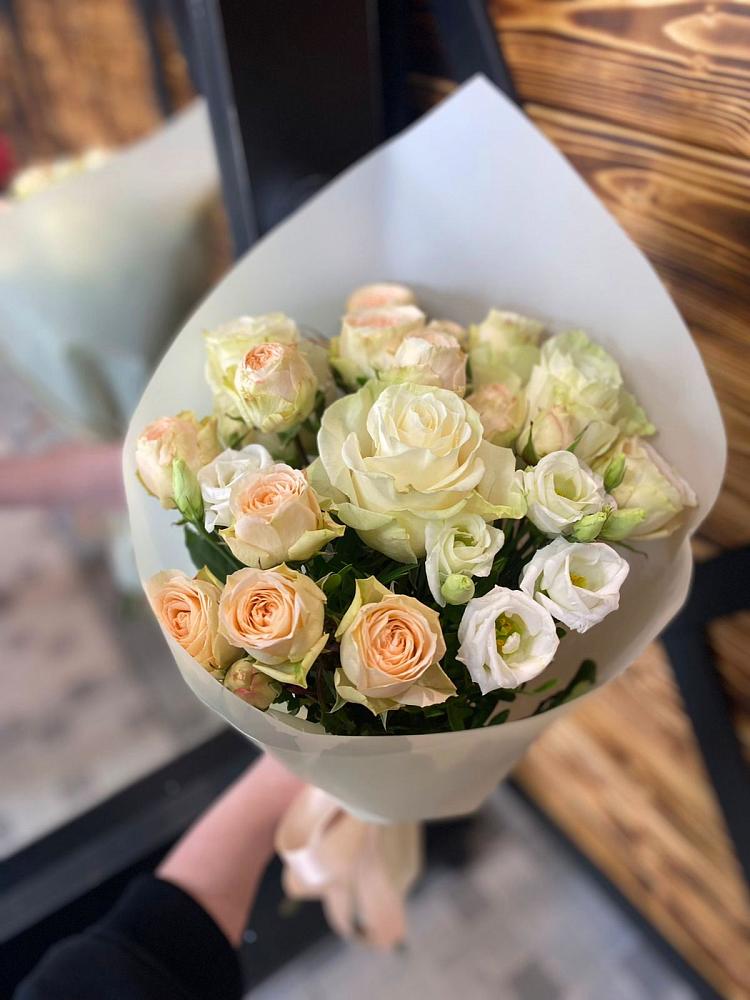 Букет цветов из: Розы и Лизиантусы в Новоукраинском