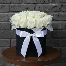 Цветочная композиция из Розы в шляпной коробке в Новоукраинском